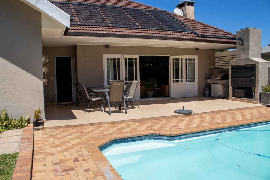 4 Bedroom Property for Sale in Roundhay Western Cape